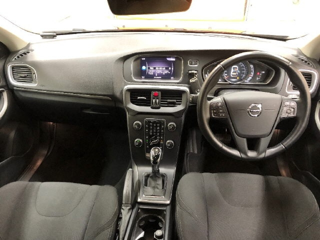 VOLVO V40 2018