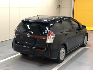 TOYOTA PRIUS ALPHA 2015