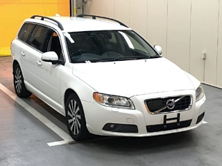 VOLVO V70 2013