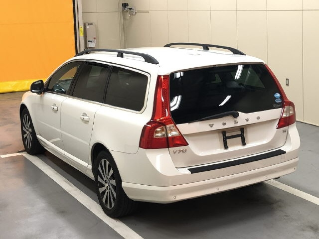 VOLVO V70 2013