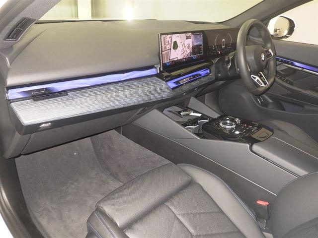 BMW 5 SERIES 2024