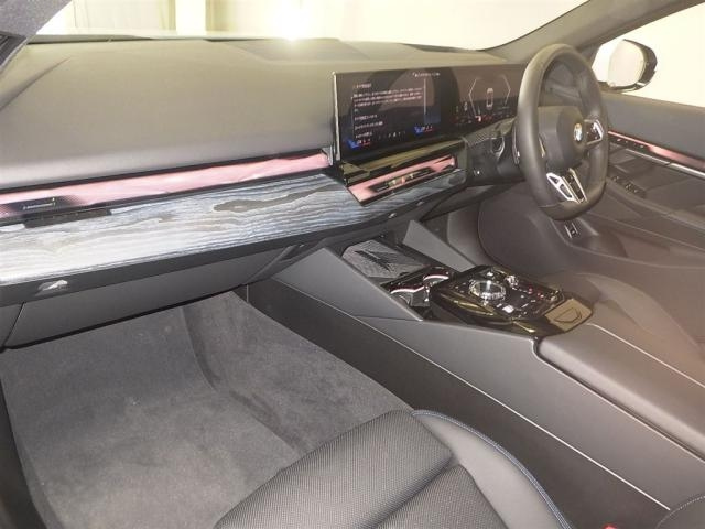BMW 5 SERIES 2024