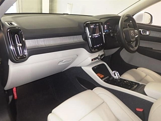 VOLVO XC40 2023