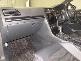 VOLKSWAGEN GOLF 2019