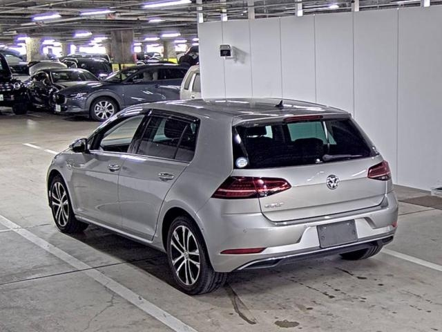 VOLKSWAGEN GOLF 2020