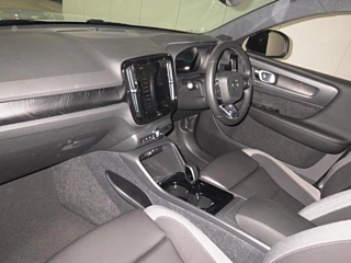 VOLVO XC40 2022
