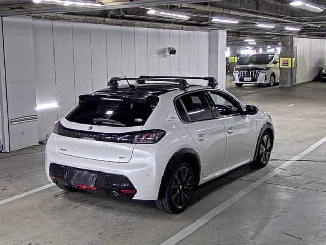 PEUGEOT 208 2021