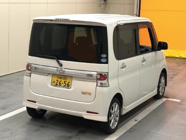 DAIHATSU TANTO 2011
