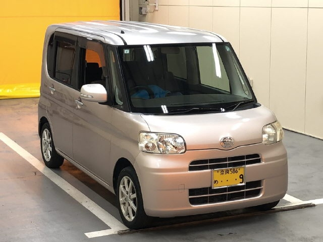 DAIHATSU TANTO 2011