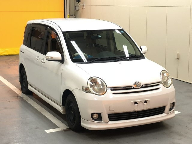 TOYOTA SIENTA 2011