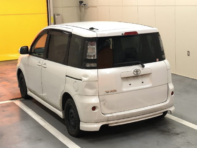 TOYOTA SIENTA 2011