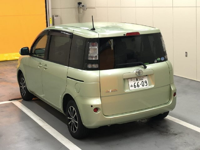 TOYOTA SIENTA 2013