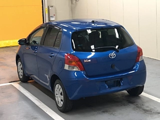 TOYOTA VITZ 2010
