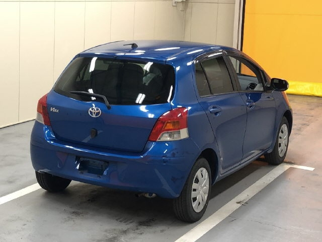 TOYOTA VITZ 2010