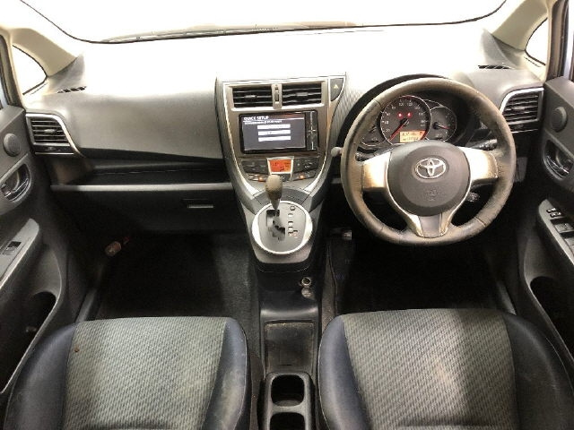 TOYOTA RACTIS 2011