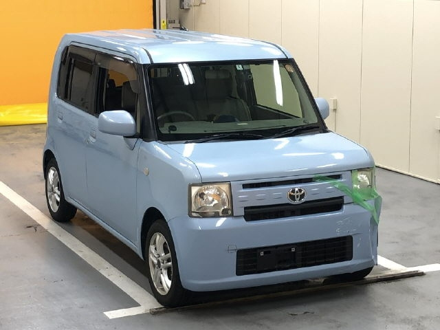 TOYOTA PIXIS SPACE 2016