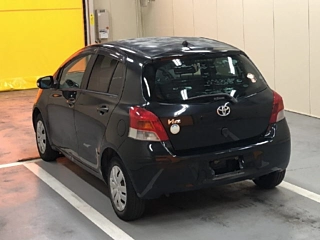 TOYOTA VITZ 2010