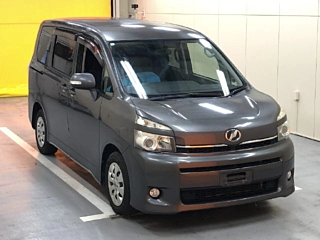 TOYOTA VOXY 2012