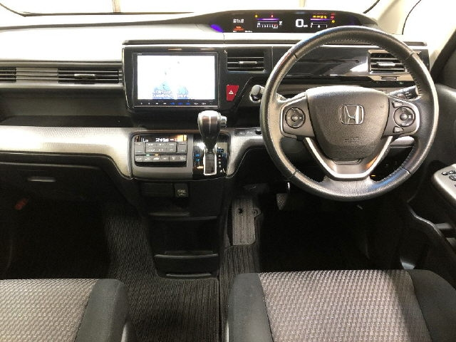 HONDA STEP WAGON 2016