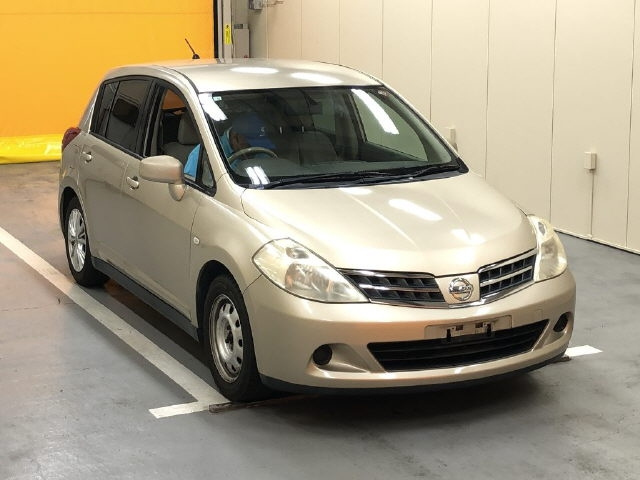 NISSAN TIIDA 2010