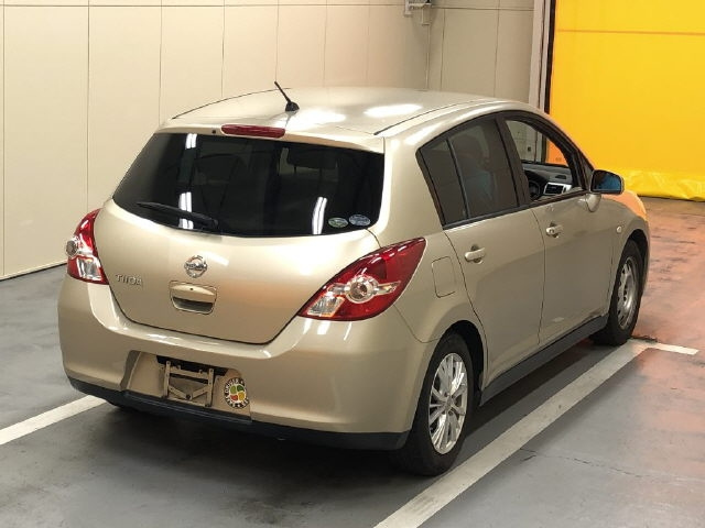 NISSAN TIIDA 2010