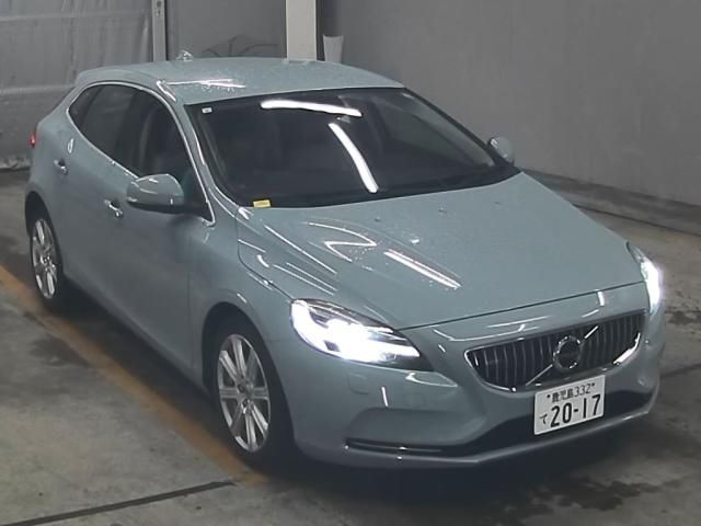 VOLVO V40 2017