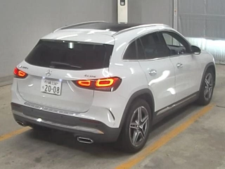 MERCEDES BENZ GLA CLASS 2021