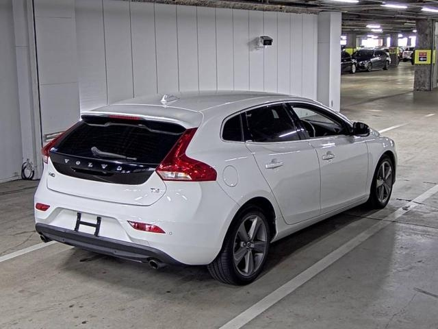 VOLVO V40 2014