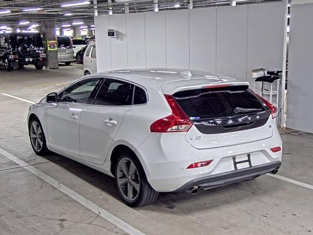 VOLVO V40 2014