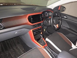 VOLKSWAGEN T-CROSS 2020