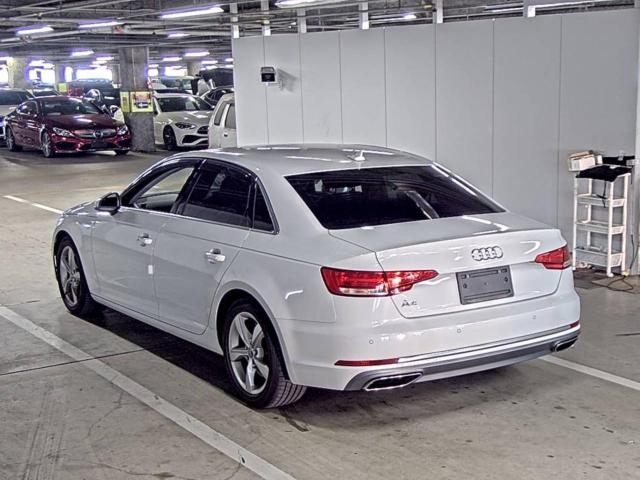 AUDI A4 2019