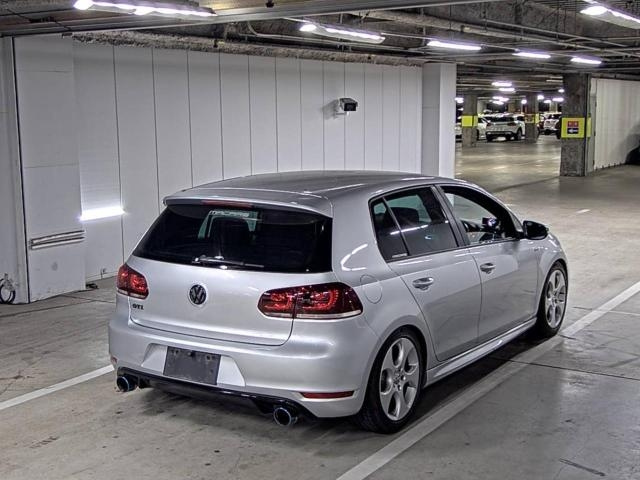 VOLKSWAGEN GOLF 2010