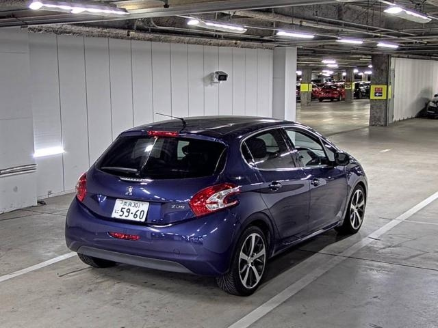 PEUGEOT 208 2013