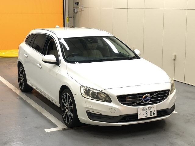 VOLVO V60 2015