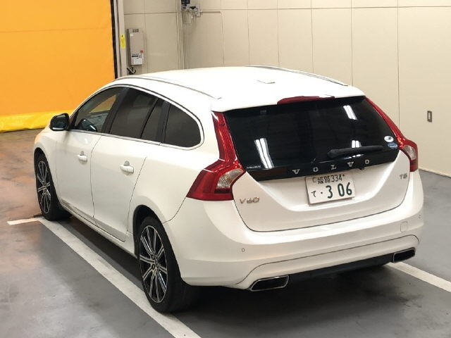 VOLVO V60 2015