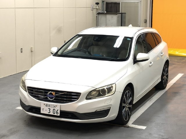 VOLVO V60 2015