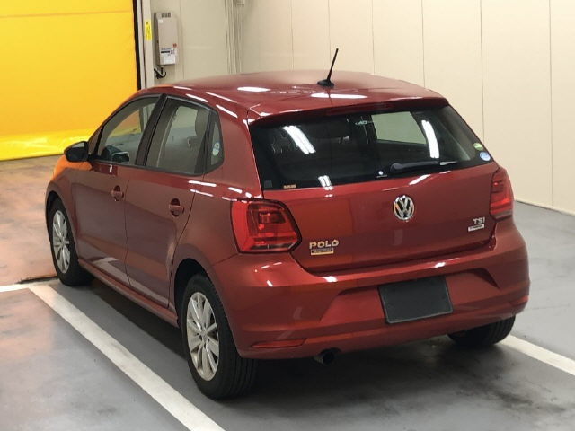 VOLKSWAGEN POLO 2016