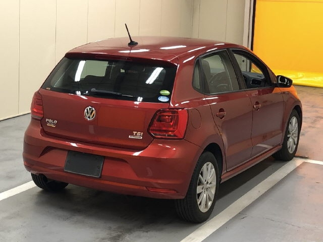 VOLKSWAGEN POLO 2016