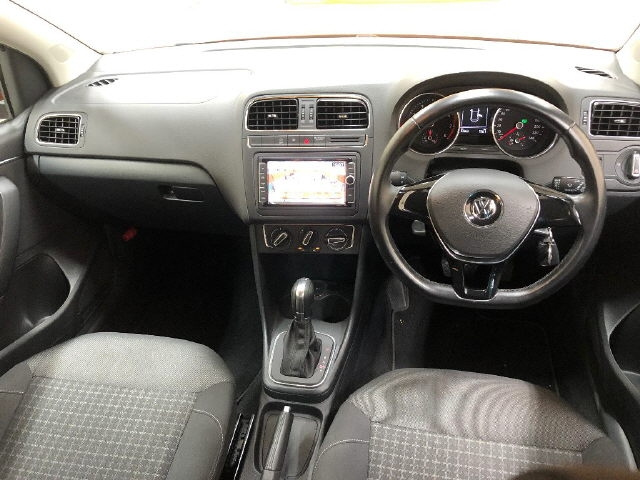 VOLKSWAGEN POLO 2016