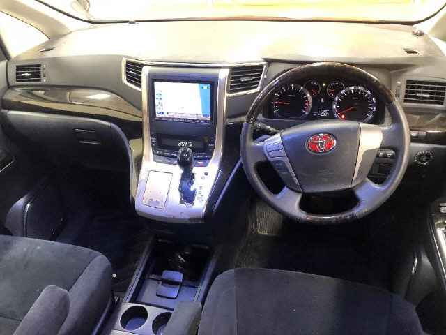 TOYOTA VELLFIRE 2011