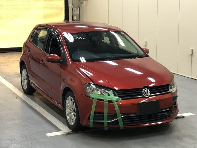 VOLKSWAGEN POLO 2016