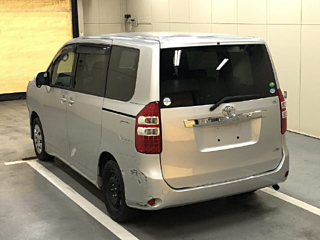 TOYOTA NOAH 2013