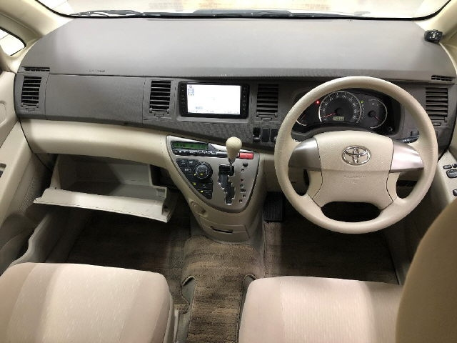 TOYOTA ISIS 2008