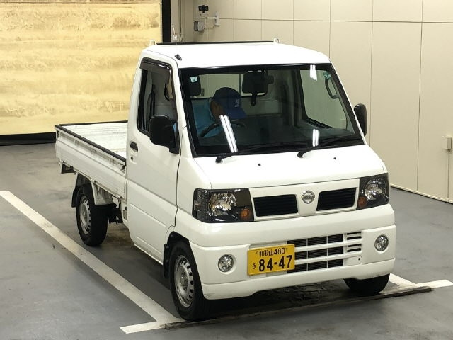NISSAN CLIPPER TRUCK 2010