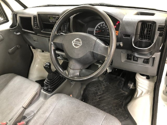 NISSAN CLIPPER TRUCK 2010