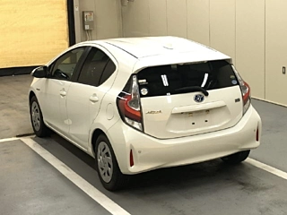 TOYOTA AQUA 2017