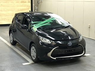 TOYOTA AQUA 2024