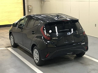 TOYOTA AQUA 2024