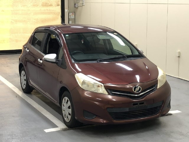 TOYOTA VITZ 2011