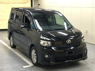 TOYOTA VOXY 2010
